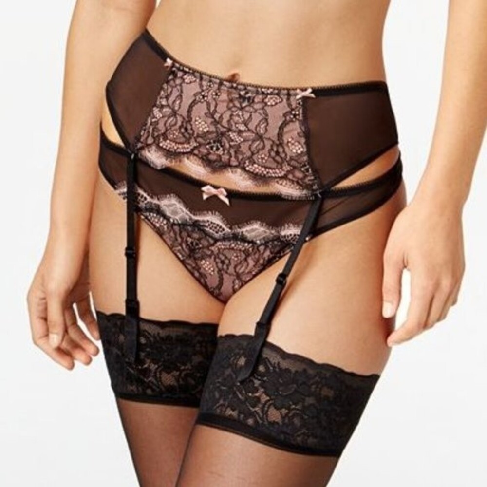 b.tempt'd by Wacoal's b.sultry Pink Black Lace Suspender Garter Belt